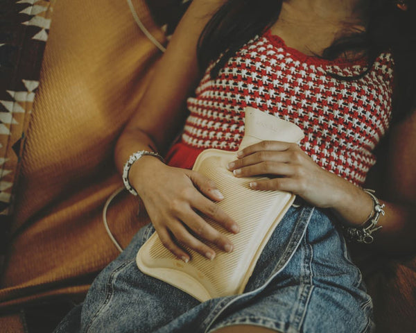 Crampes menstruelles : pourquoi elles font mal et comment les soulager ?