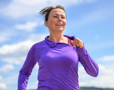 Femmes faisant un footing